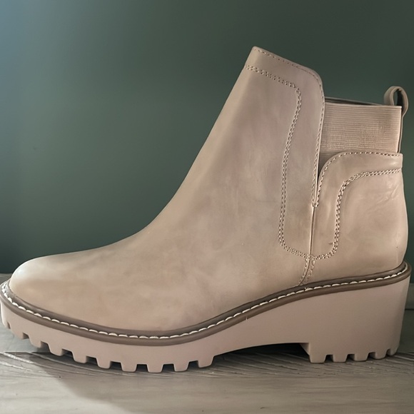 Women’s 2inch heel anklee bootss - Picture 2 of 4